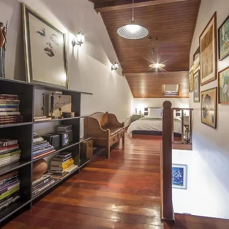 Meet The Artist's House *